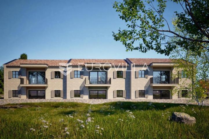 Istra, Rovinj, okolica Putini, dvosoban stan 65.72 m² s natkrivenom terasom i vrtom