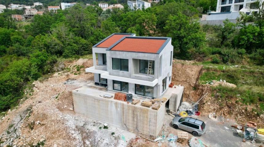 Luksuzna vila 290 m² + urbanizovana parcela 506 m² (mogućnost gradnje još jedne vile) – Blizikuće, B