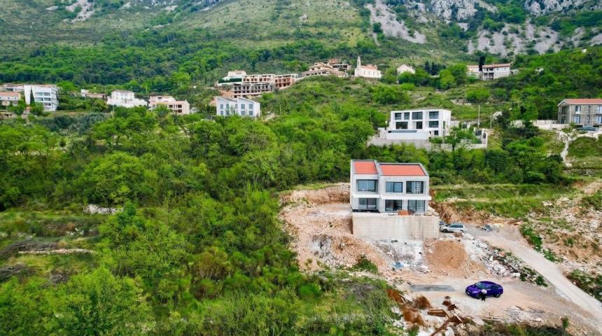 Luksuzna vila 290 m² + urbanizovana parcela 506 m² (mogućnost gradnje još jedne vile) – Blizikuće, B