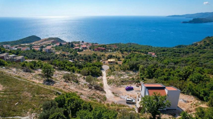 Luksuzna vila 290 m² + urbanizovana parcela 506 m² (mogućnost gradnje još jedne vile) – Blizikuće, B