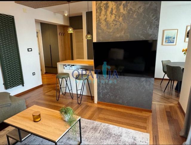 Opatija - luksuzni 2 sobni apartman s balkonom i prekrasnim pogledom na more