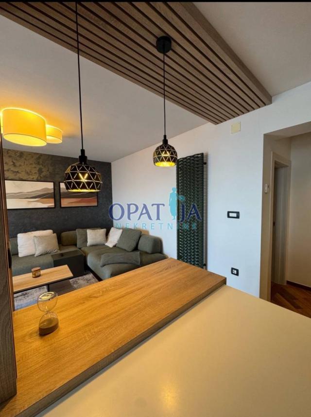 Opatija - luksuzni 2 sobni apartman s balkonom i prekrasnim pogledom na more
