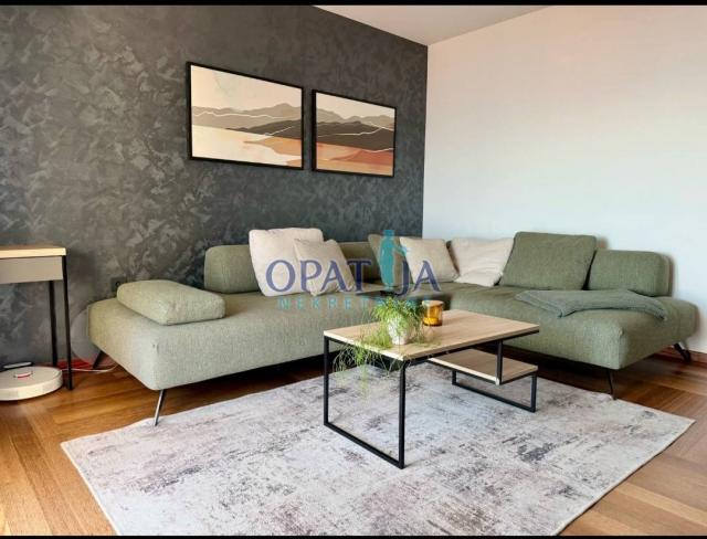 Opatija - luksuzni 2 sobni apartman s balkonom i prekrasnim pogledom na more