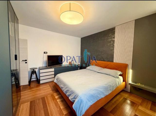 Opatija - luksuzni 2 sobni apartman s balkonom i prekrasnim pogledom na more