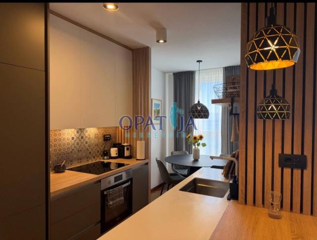 Opatija - luksuzni 2 sobni apartman s balkonom i prekrasnim pogledom na more