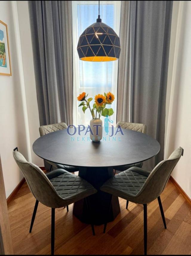 Opatija - luksuzni 2 sobni apartman s balkonom i prekrasnim pogledom na more