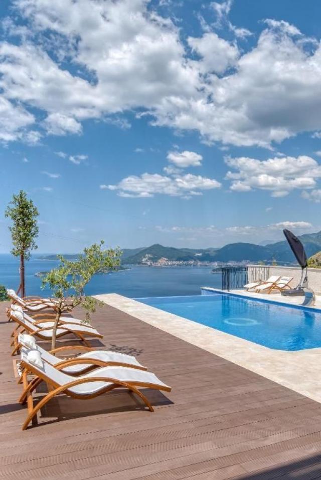 Luksuzna vila sa bazenom i panoramskim pogledom na more – Tudorovići, Budva