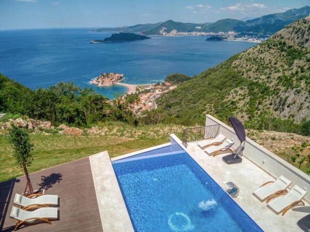 Luksuzna vila sa bazenom i panoramskim pogledom na more – Tudorovići, Budva