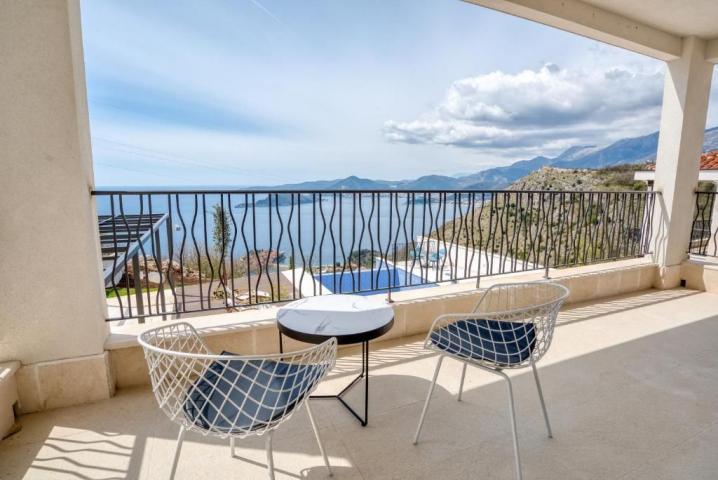 Luksuzna vila sa bazenom i panoramskim pogledom na more – Tudorovići, Budva