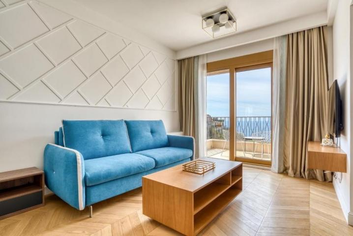 Luksuzna vila sa bazenom i panoramskim pogledom na more – Tudorovići, Budva