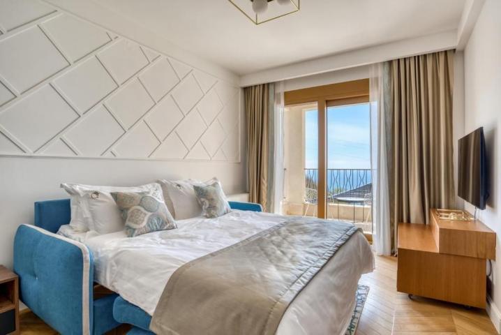 Luksuzna vila sa bazenom i panoramskim pogledom na more – Tudorovići, Budva