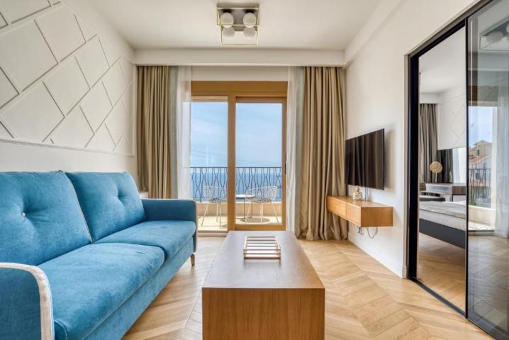 Luksuzna vila sa bazenom i panoramskim pogledom na more – Tudorovići, Budva