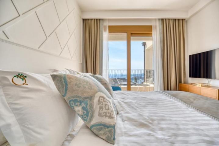 Luksuzna vila sa bazenom i panoramskim pogledom na more – Tudorovići, Budva
