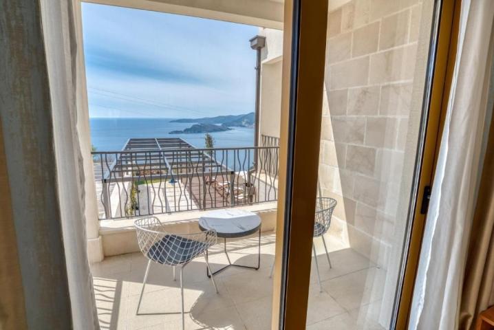Luksuzna vila sa bazenom i panoramskim pogledom na more – Tudorovići, Budva