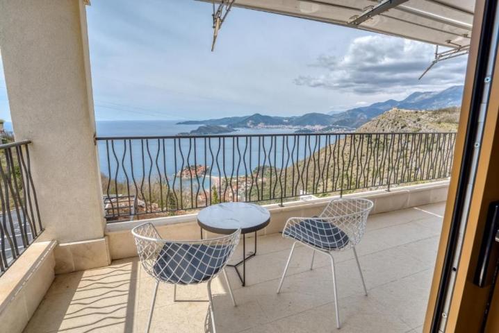 Luksuzna vila sa bazenom i panoramskim pogledom na more – Tudorovići, Budva