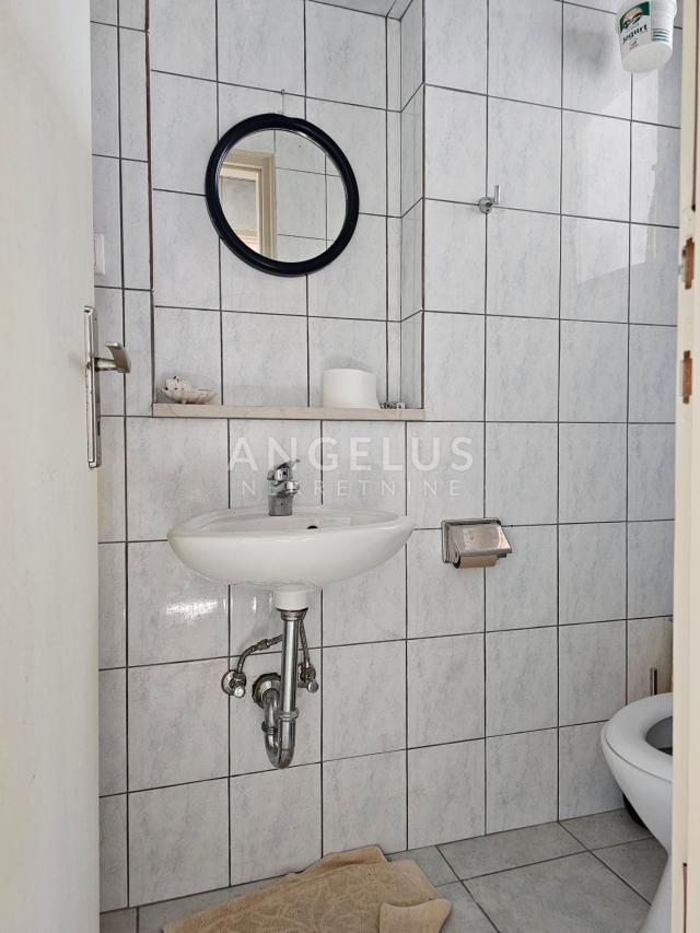 Šolta, Maslinica - samostojeća kuća blizu mora