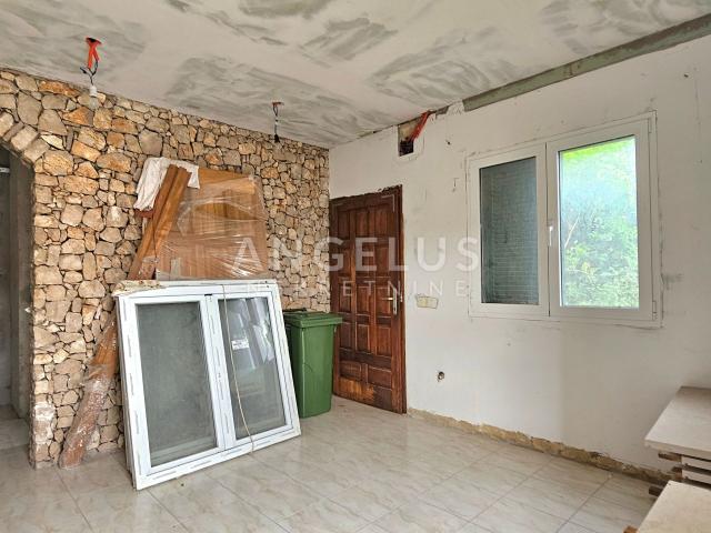 Šolta, Maslinica - samostojeća kuća blizu mora