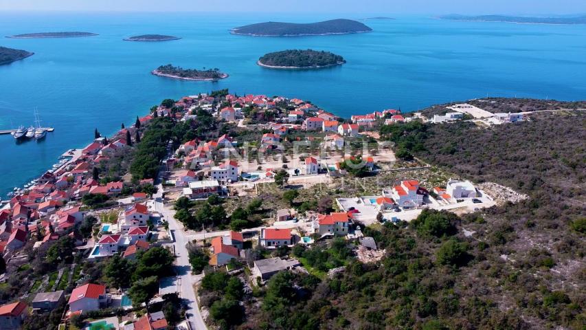 Šolta, Maslinica - građ. zemljište sa panoramskim pogledom
