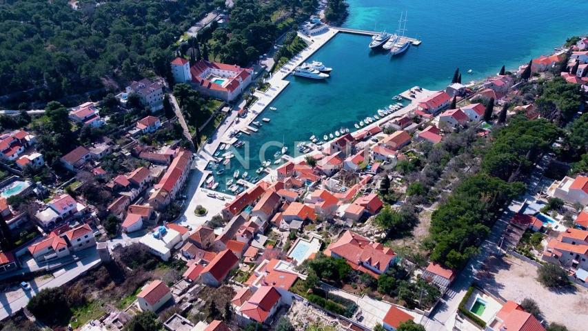 Šolta, Maslinica - građ. zemljište sa panoramskim pogledom