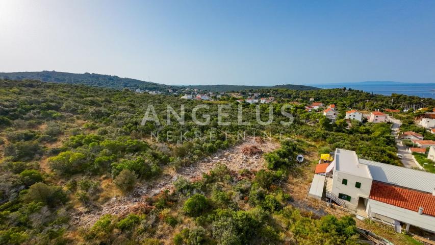 Šolta, Maslinica - građ. zemljište sa panoramskim pogledom