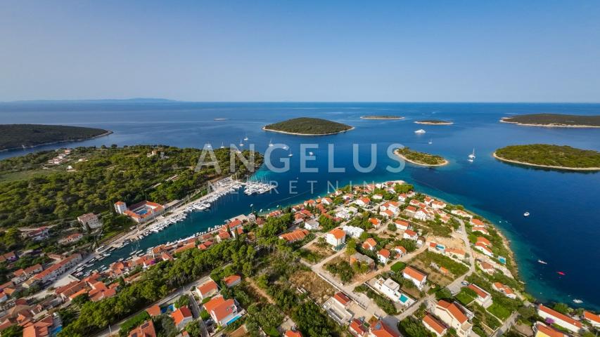 Šolta, Maslinica - građ. zemljište sa panoramskim pogledom