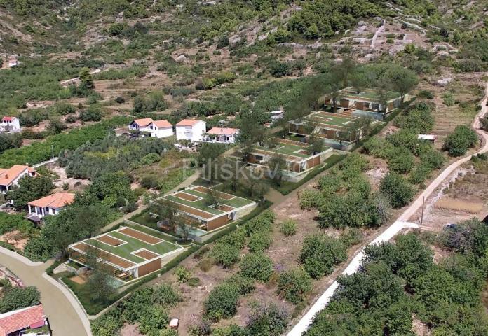 Prodaja, Vis, Komiža  građevinsko zemljište površine 960 m2, s dozvolom 