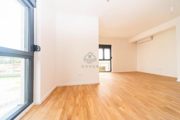 Jednosoban stan 50m2 + dvorište 20m2 + parking, Zabjelo - Podgorica
