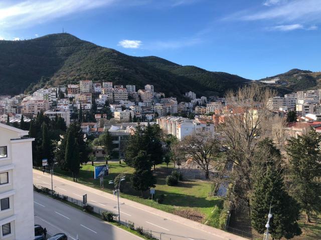 Apartment, 2 bedrooms, Budva, Center - 275,000 euros