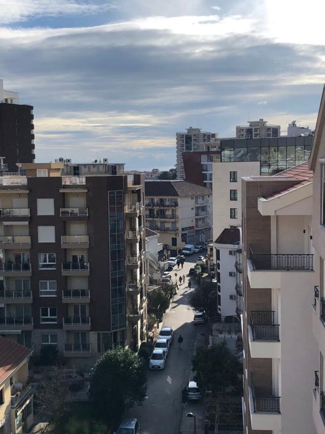 Apartment, 2 bedrooms, Budva, Center - 275,000 euros