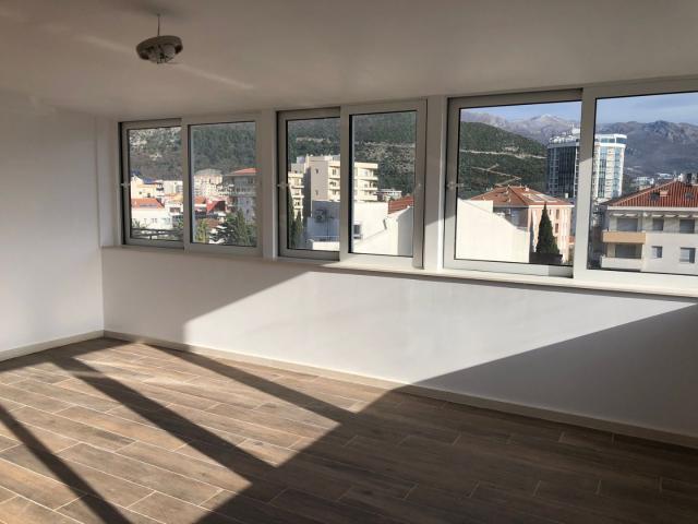 Apartment, 2 bedrooms, Budva, Center - 275,000 euros