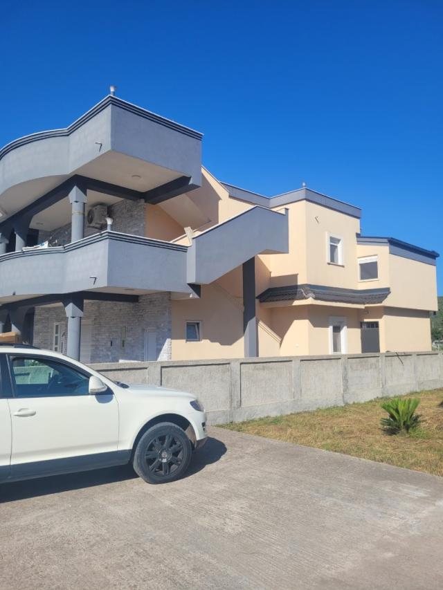 A house is offered for sale in the city of Bar, Polje district. 