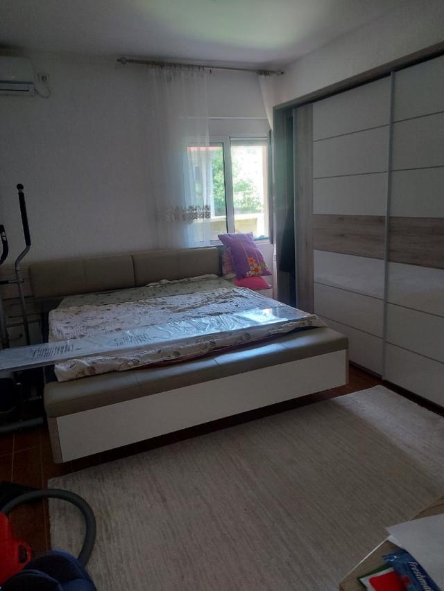 A house is offered for sale in the city of Bar, Polje district. 