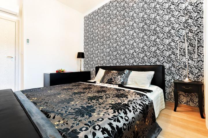 Luxurious penthouse with a stunning terrace and stunning panoramic sea views. 