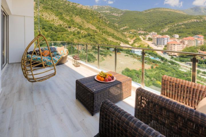 Penthouse for sale in the residential complex “Volna” in Becici. 