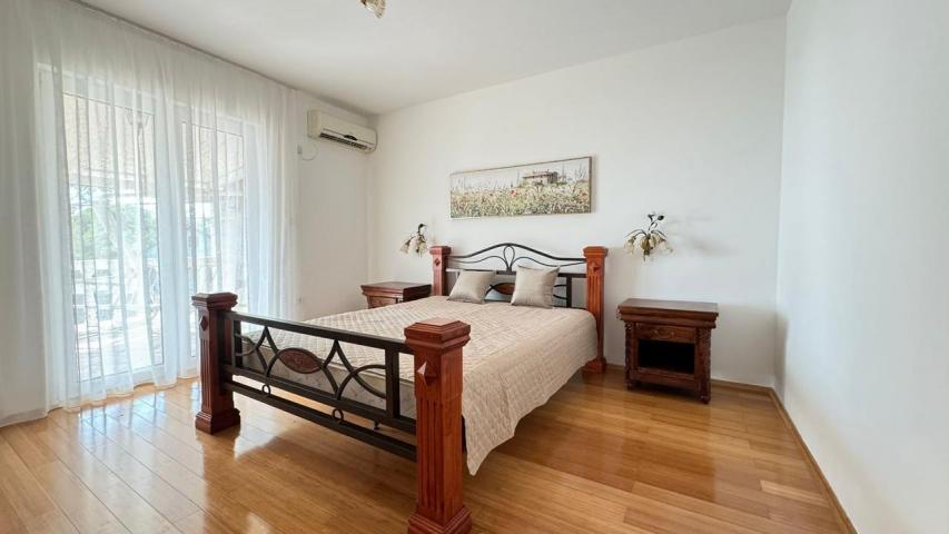 A house is offered for sale in the Bar Riviera, the town of Ratac. 