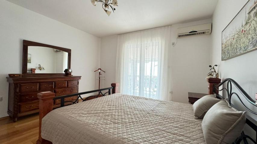 A house is offered for sale in the Bar Riviera, the town of Ratac. 