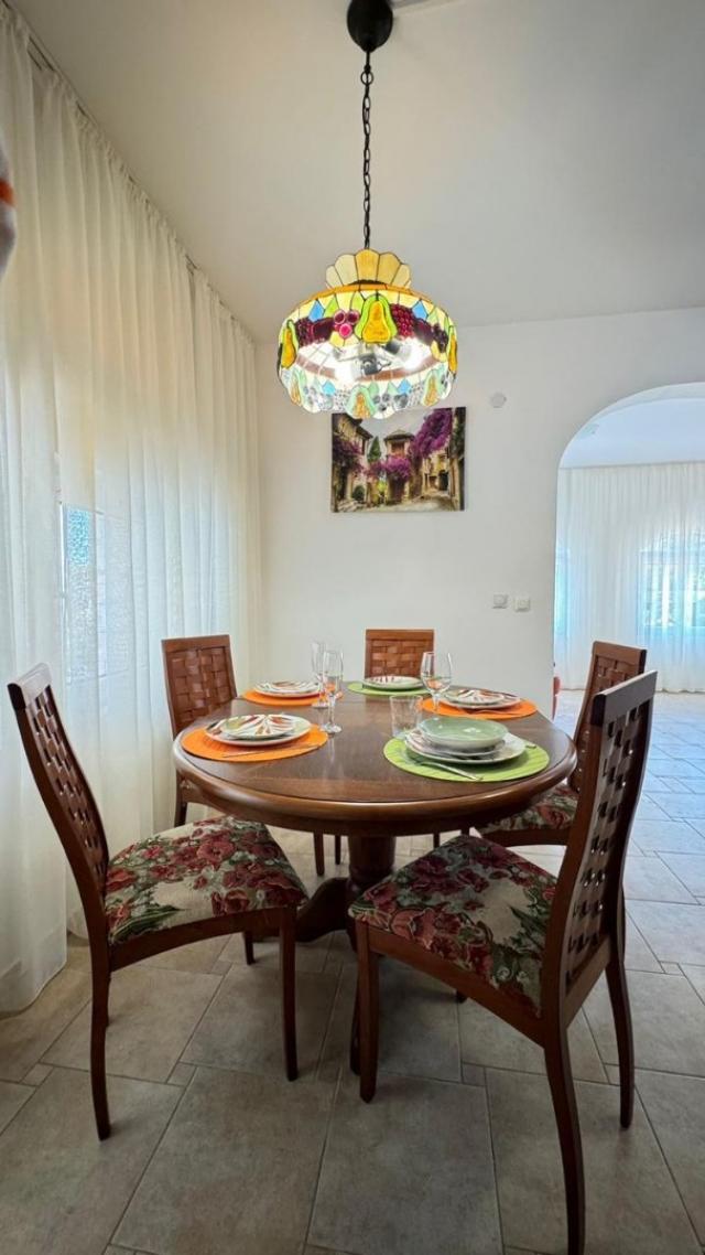 A house is offered for sale in the Bar Riviera, the town of Ratac. 