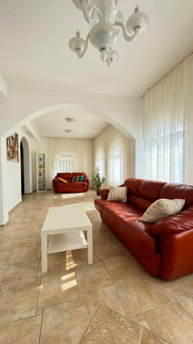 A house is offered for sale in the Bar Riviera, the town of Ratac. 