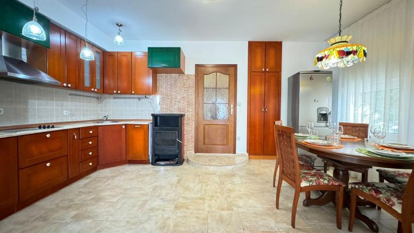 A house is offered for sale in the Bar Riviera, the town of Ratac. 