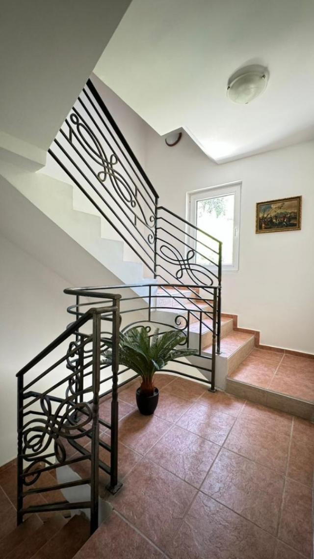 A house is offered for sale in the Bar Riviera, the town of Ratac. 