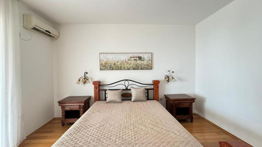 A house is offered for sale in the Bar Riviera, the town of Ratac. 