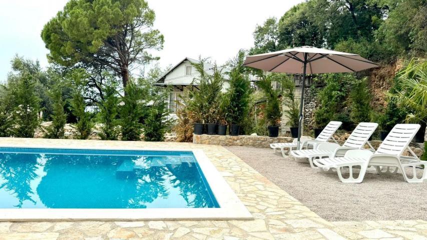 A house is offered for sale in the Bar Riviera, the town of Ratac. 