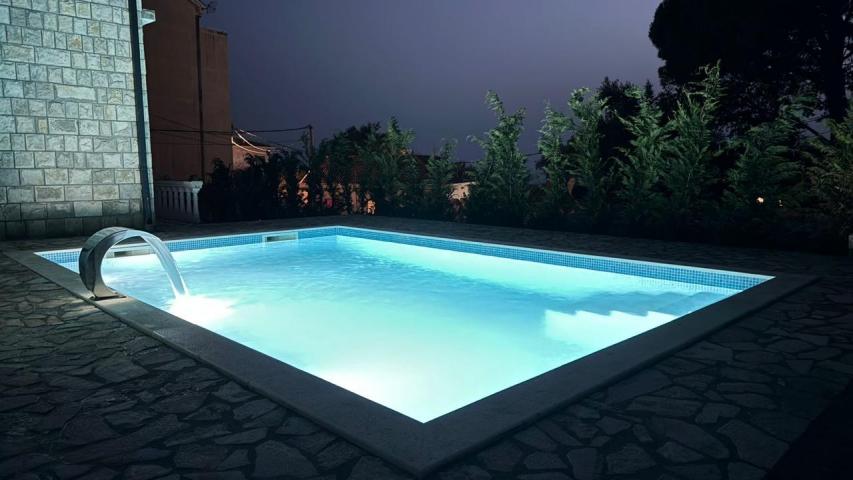 A house is offered for sale in the Bar Riviera, the town of Ratac. 
