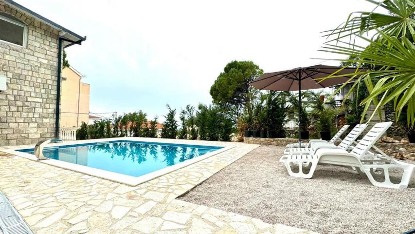 A house is offered for sale in the Bar Riviera, the town of Ratac. 