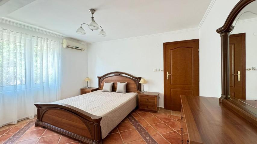A house is offered for sale in the Bar Riviera, the town of Ratac. 