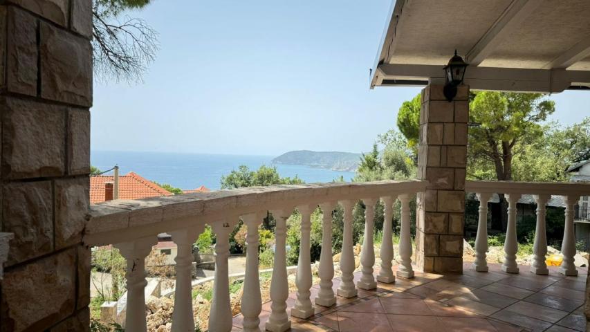A house is offered for sale in the Bar Riviera, the town of Ratac. 