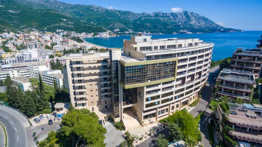 Apartment with panoramic sea view, Becici, 388 800 EUR