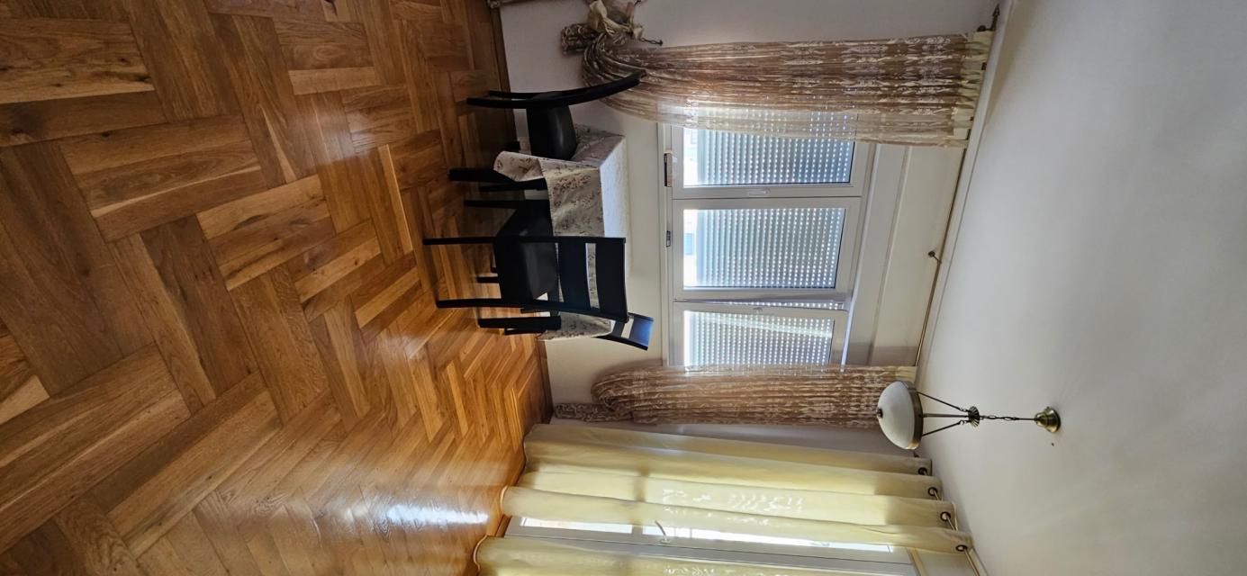Spacious apartment in Bar with sea view and park