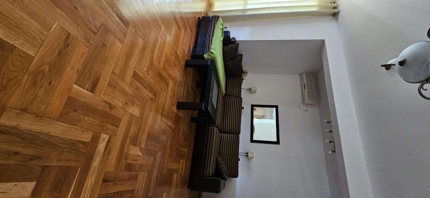 Spacious apartment in Bar with sea view and park