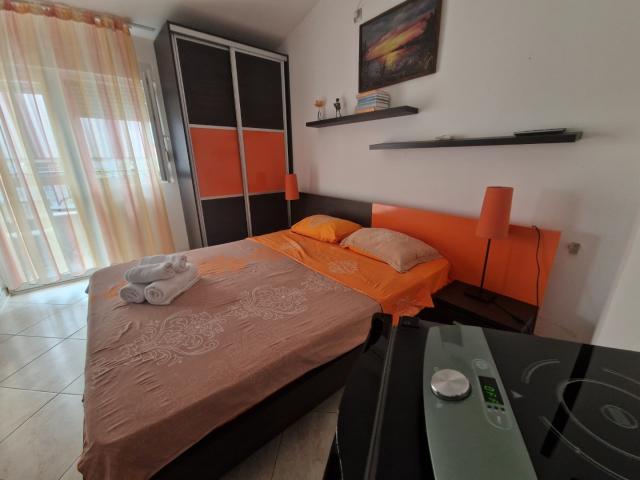 Two-storey mini-hotel in the flat part of Sutomore